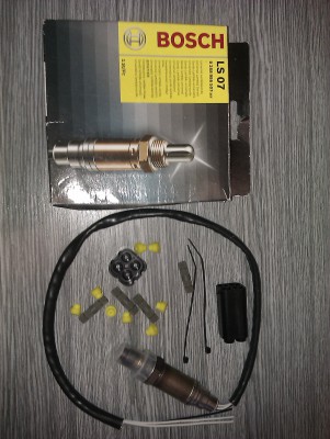 IMAG1549.jpg (65.86 KiB) Zobrazeno 2958 x Obsah krabičky. Návod na montáž o velikosti Rudého Práva se na fotku jaxi nevešel :)