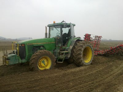 tenhle žere o neco vic,každe rano neco kolem 350litru :D