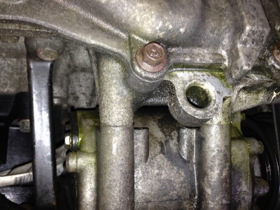 Jsou tam vidět zelené mastné fleky...a to jsem utřel hadrou ale něco tam zůstalo bude to asi nejspíš olej ??