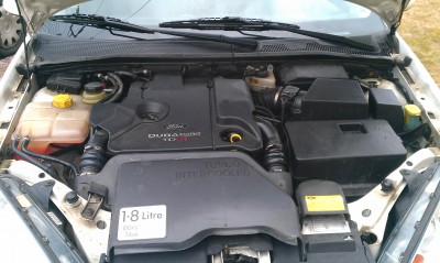 Je to ta úplně vpředu napravo od motoru.