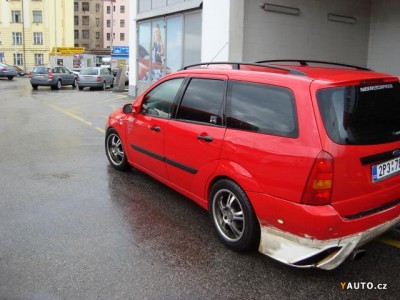 Ford_Focus_1_4i.jpg