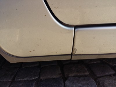 Velikost cca. 2x1 cm..az na plech