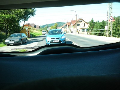 Co to dělá s těma prstama? :D