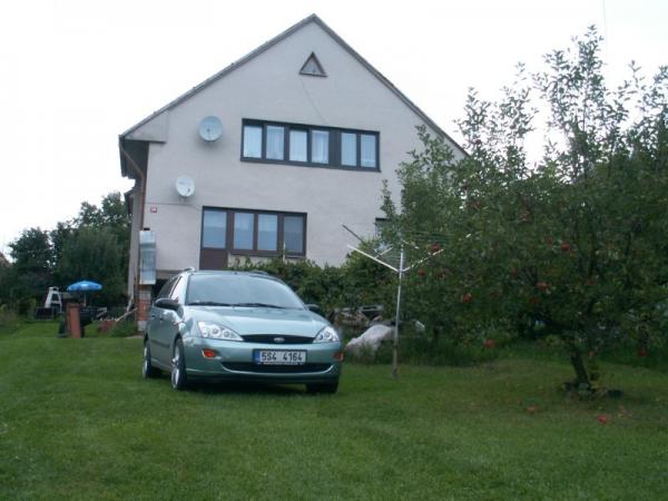 dům a autí.jpg