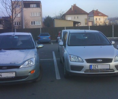 stříbrný a světle zelený