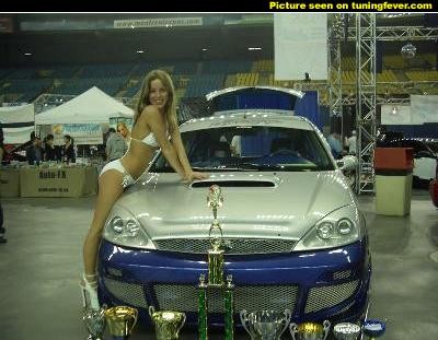 pics-med-9910-342698-sexy-girl-at-ford-focus-zx3.jpg
