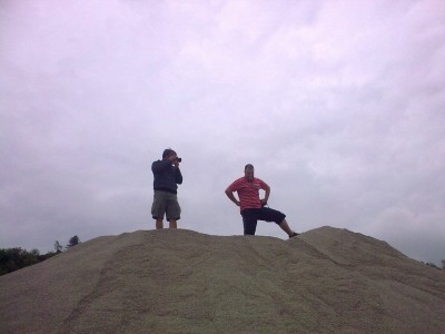 Misoka a Madbugie na pieskovisku...