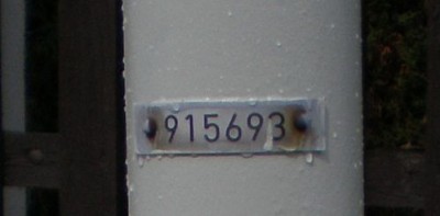 štítek na veřejném osvětlení