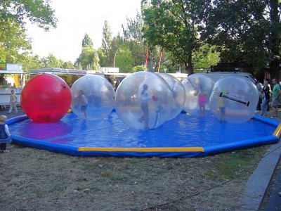 Aquazorbing_water_ball.jpg
